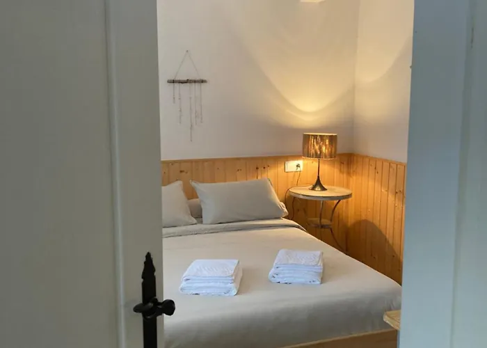 En Casa Oliveros, Razo